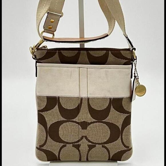 Coach Signature Canvas Crossbody Bag - Stylish and Versatile - Picture 1 of 6